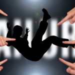 自分を潰してしまう恐ろしい症候群、インポスターシンドロームとは?