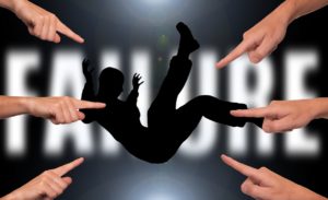 自分を潰してしまう恐ろしい症候群、インポスターシンドロームとは？